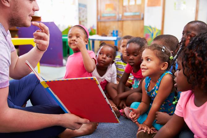 teacher teaching word sounds to a class of elementary age students